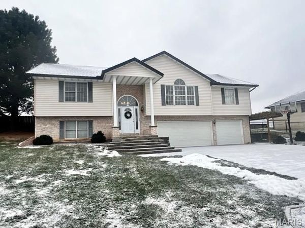 10 Hibiscus Lane, Hannibal, MO 63401