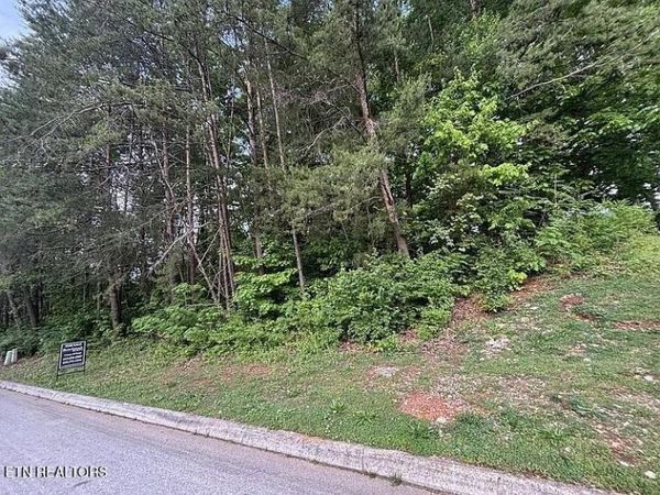 1012 Saint Johns Drive, Maryville, TN 37801