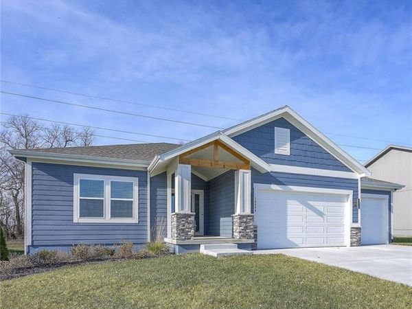 18808 Skyview Lane, Spring Hill, KS 66083