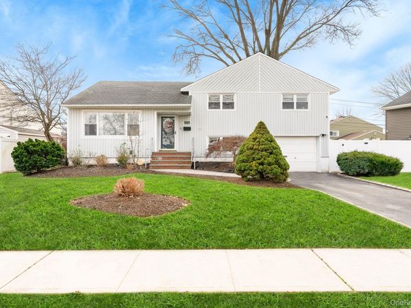 3738 Regent Lane, Wantagh, NY 11793
