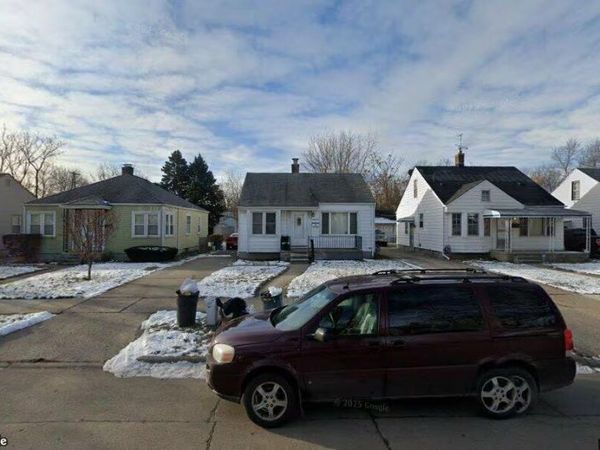 18794 Woodside Street, Harper Woods, MI 48225