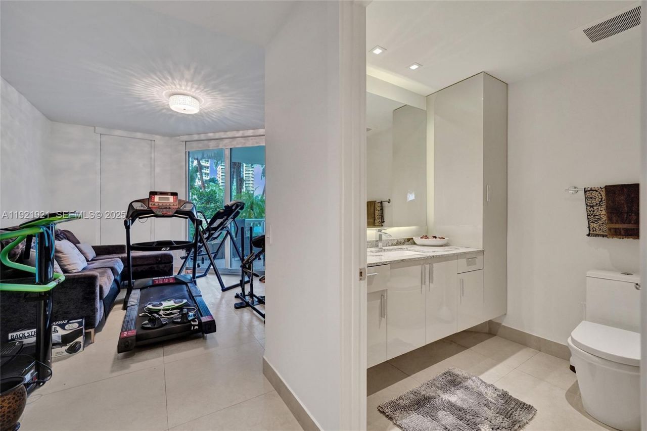 21200 Point Place, Unit 403, Aventura, FL 33180 Photo