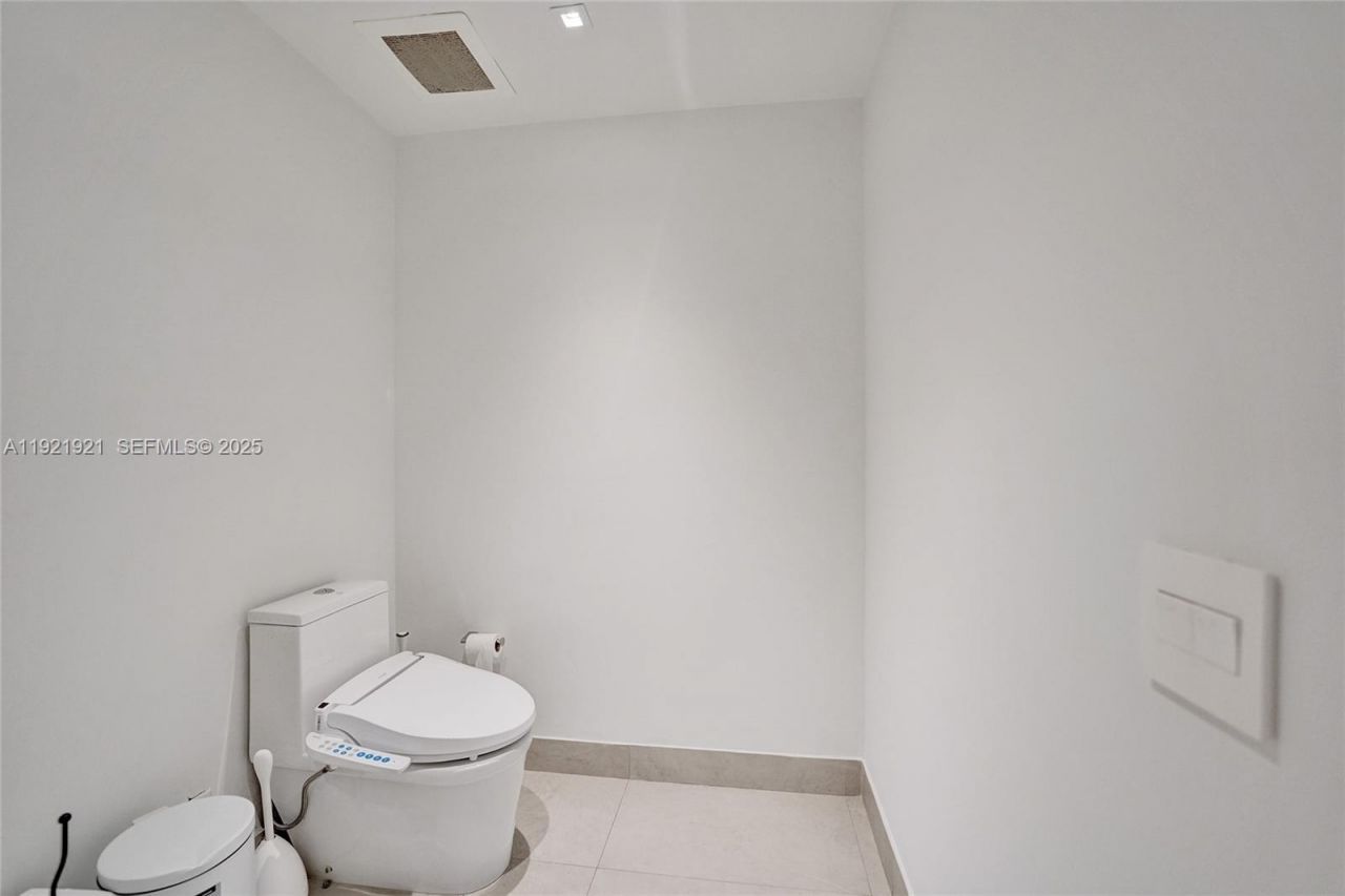 21200 Point Place, Unit 403, Aventura, FL 33180 Photo