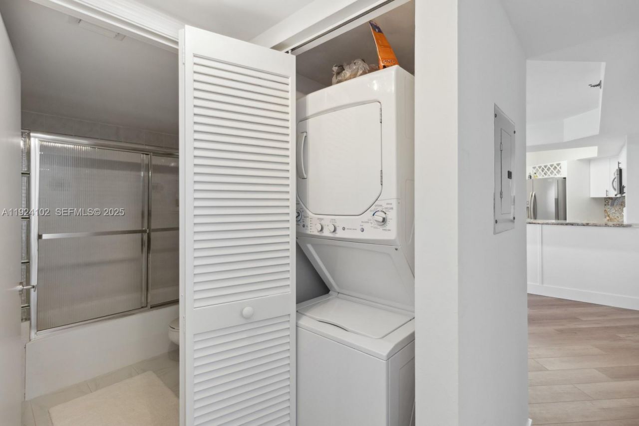 6767 Collins Ave, Unit 909, Miami Beach, FL 33141 Photo