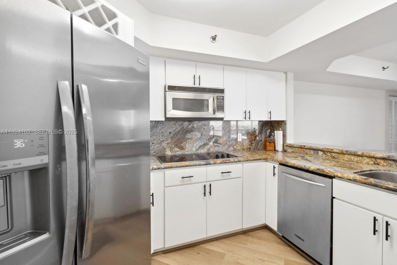 6767 Collins Ave, Unit 909, Miami Beach, FL 33141 Photo