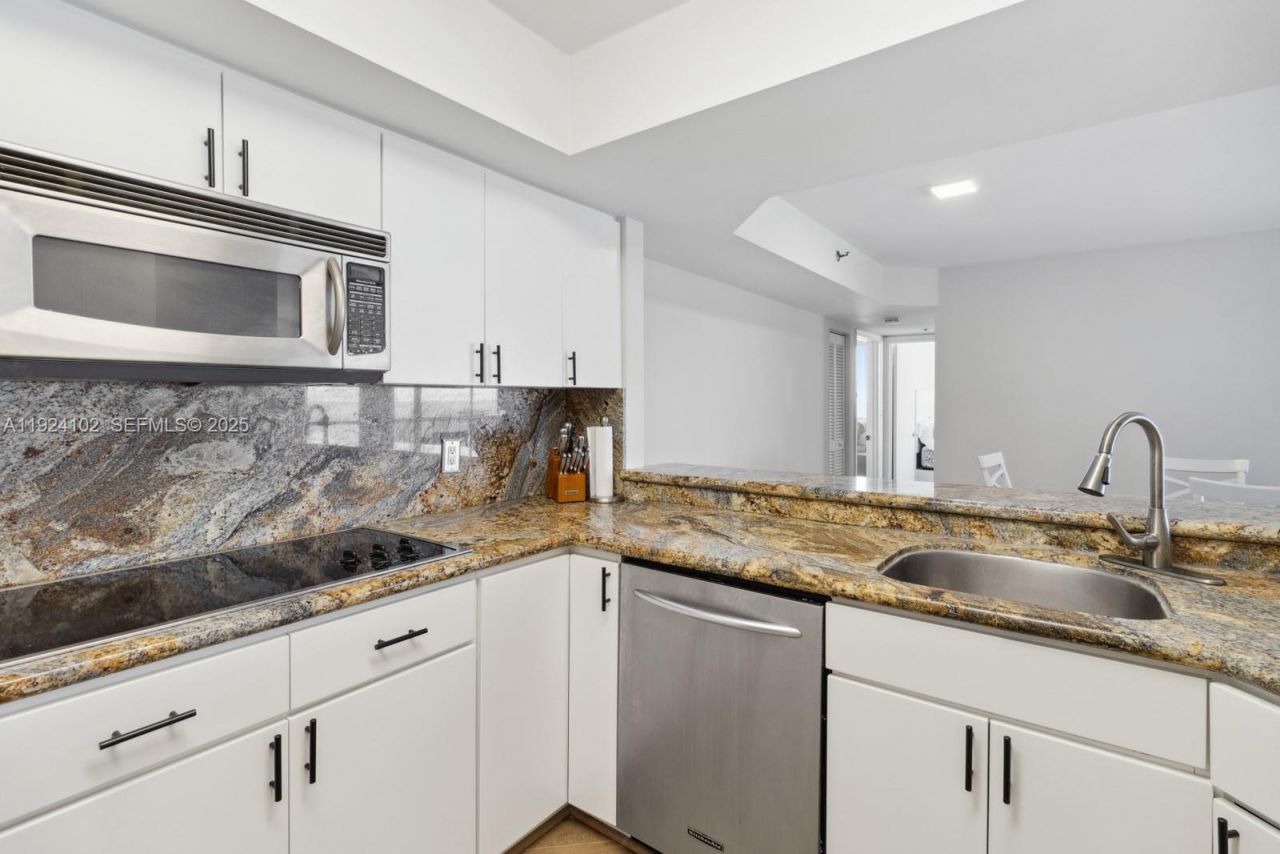 6767 Collins Ave, Unit 909, Miami Beach, FL 33141 Photo