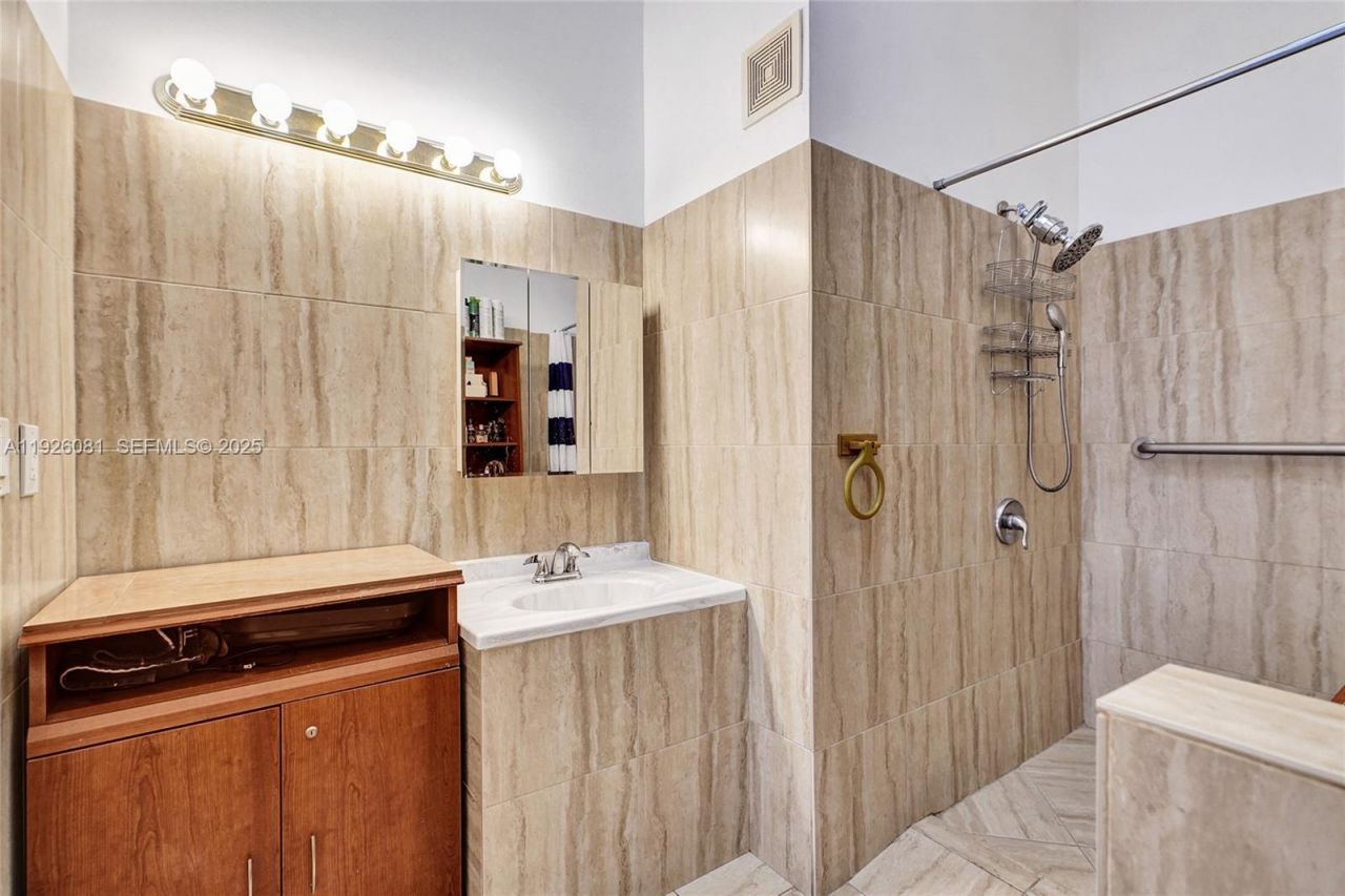 531 Leslie Dr, Hallandale Beach, FL 33009 Photo