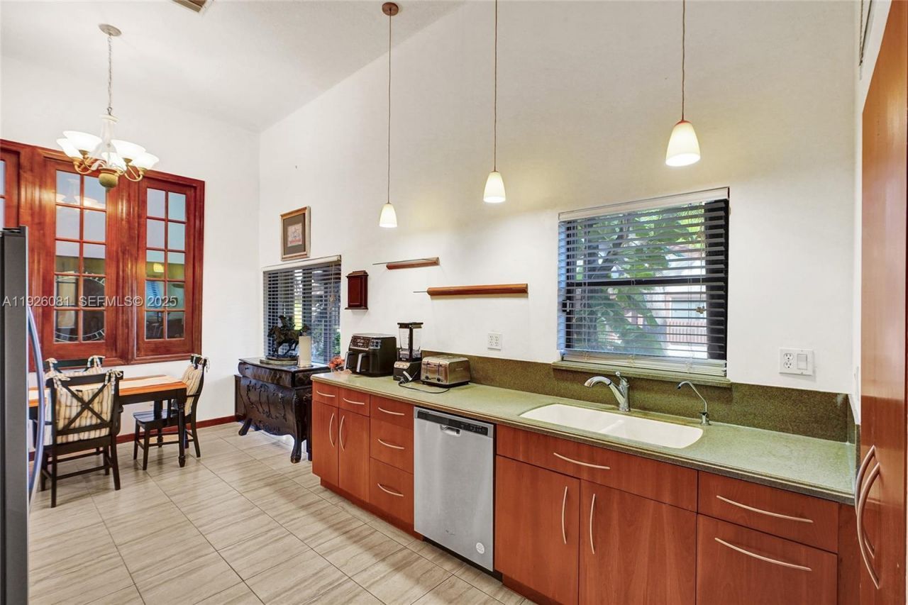 531 Leslie Dr, Hallandale Beach, FL 33009 Photo