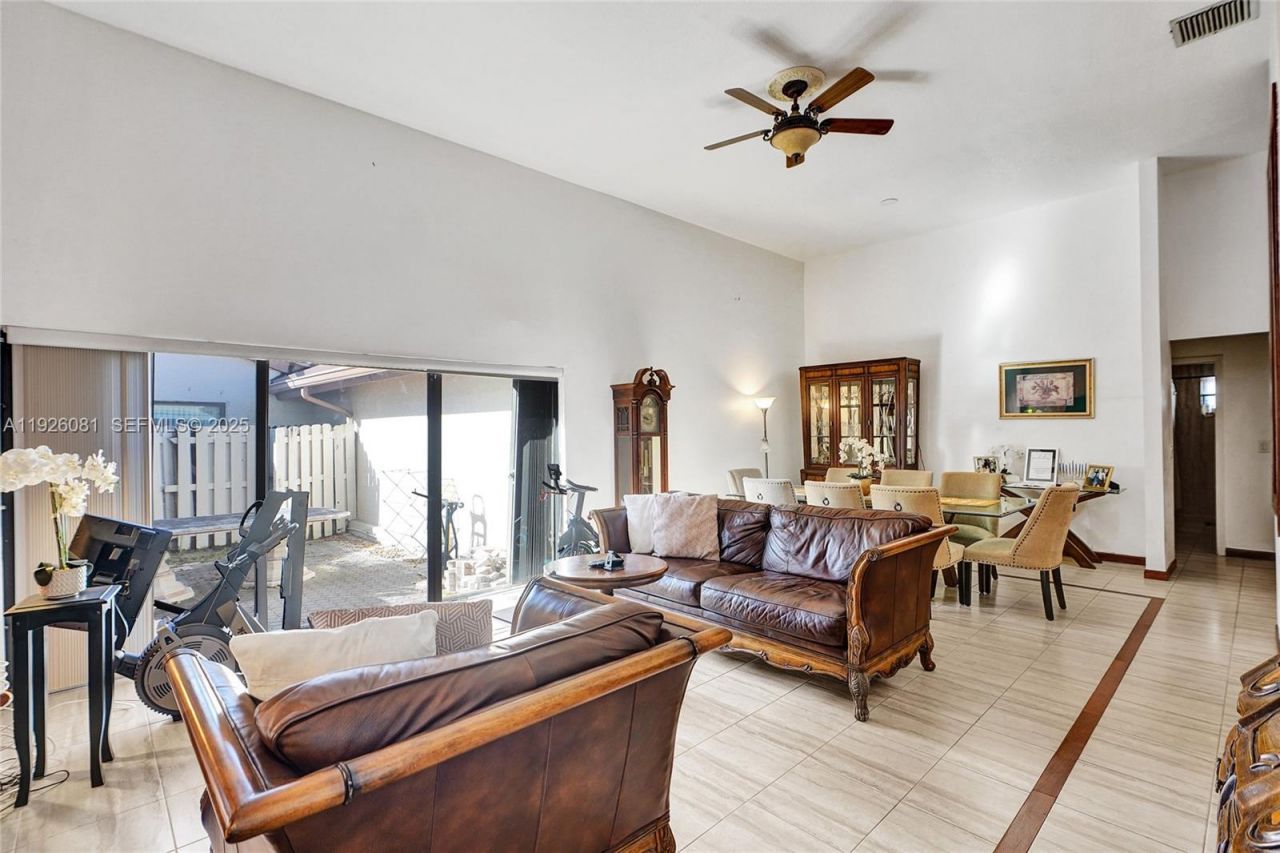 531 Leslie Dr, Hallandale Beach, FL 33009 Photo