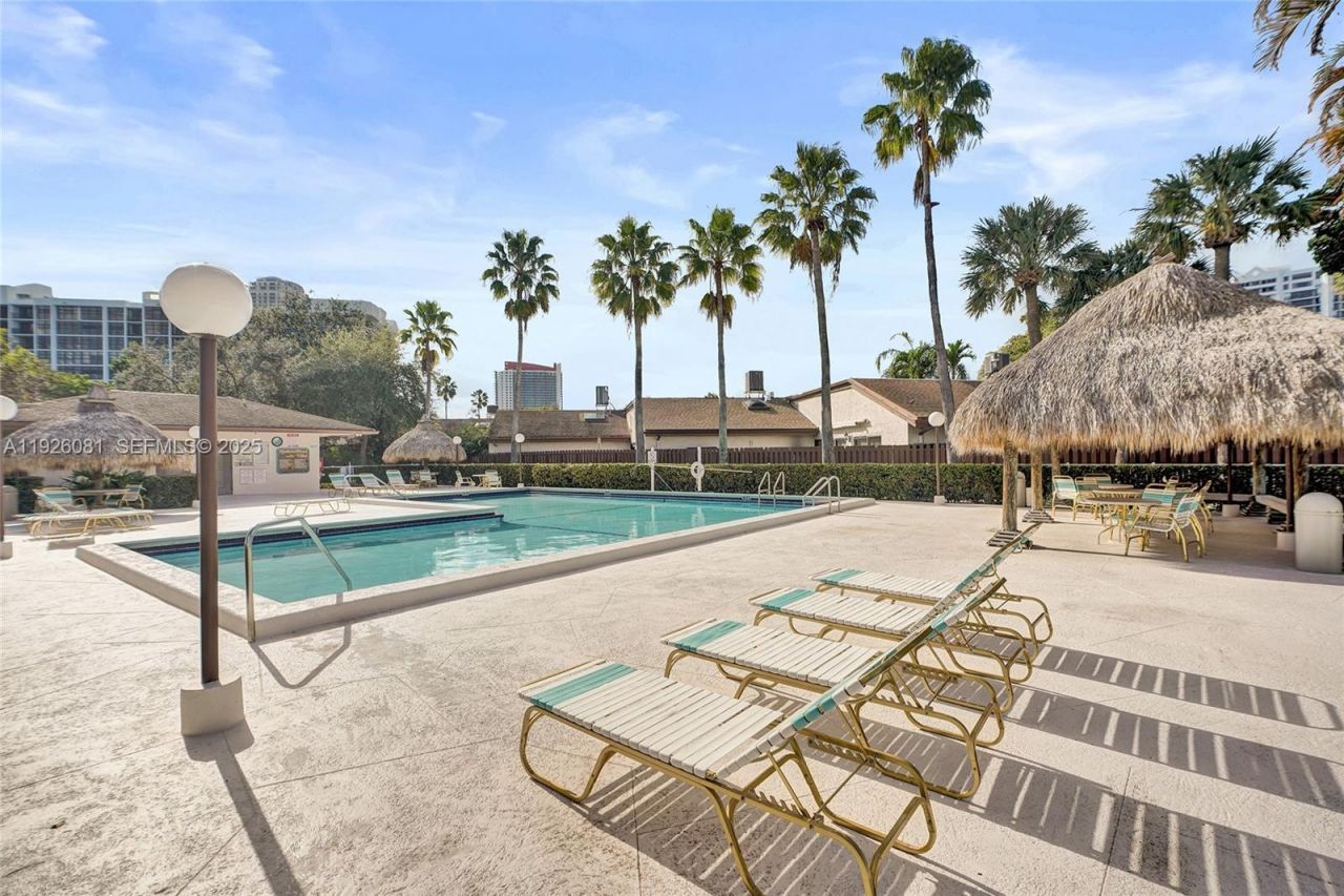 531 Leslie Dr, Hallandale Beach, FL 33009 Photo