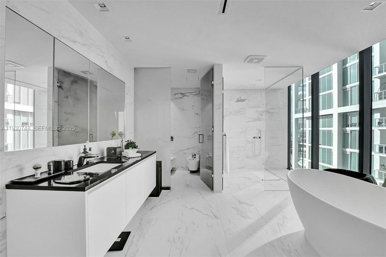 1000 Biscayne Blvd , Unit 3902, Miami, FL 33132 Photo