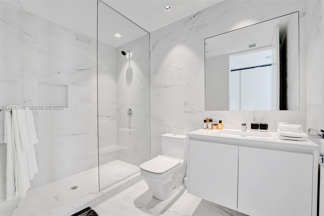 1000 Biscayne Blvd , Unit 3902, Miami, FL 33132 Photo