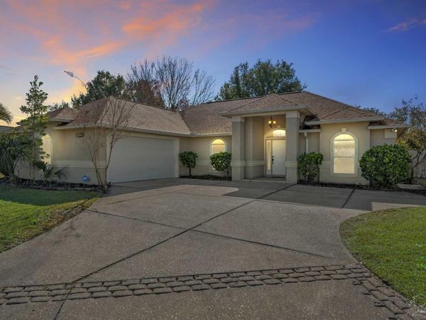 6005 Chandelle Cir, Pensacola, FL 32507