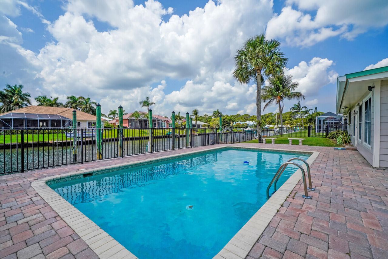 8502 SE Royal Street, Hobe Sound, FL 33455 Photo