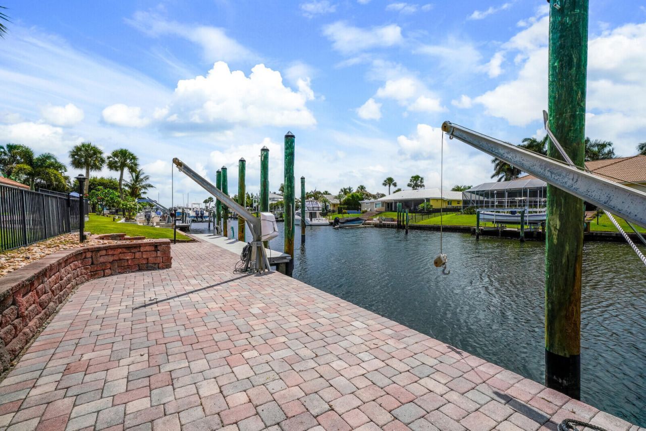 8502 SE Royal Street, Hobe Sound, FL 33455 Photo