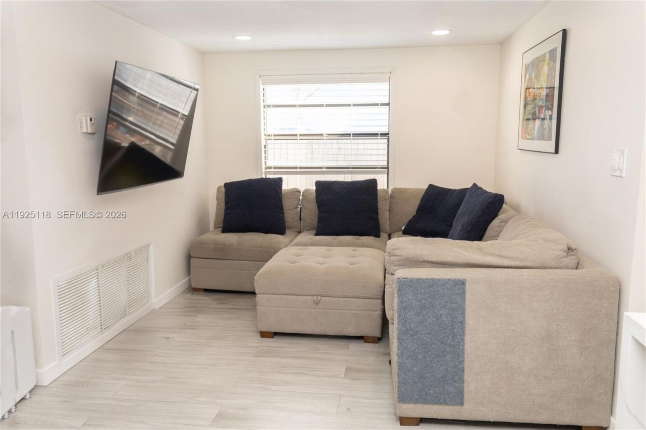 2444 Roosevelt St, Hollywood, FL 33020 Photo