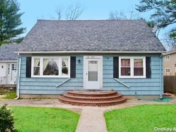 117 Blydenburg Avenue, Smithtown, NY 11787