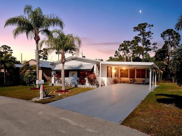 35 Flores Del Norte, Fort Pierce, FL 34951