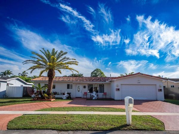 11040 NW 16th St, Pembroke Pines, FL 33026