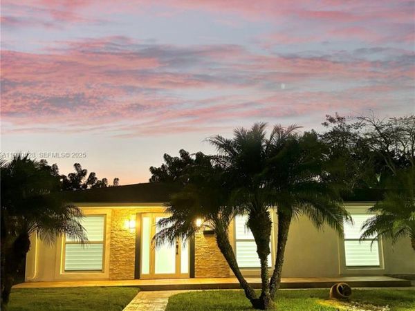 18632 SW 93rd Ct, Cutler Bay, FL 33157