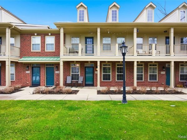 526 Red Oak Court, Walled Lake, MI 48390