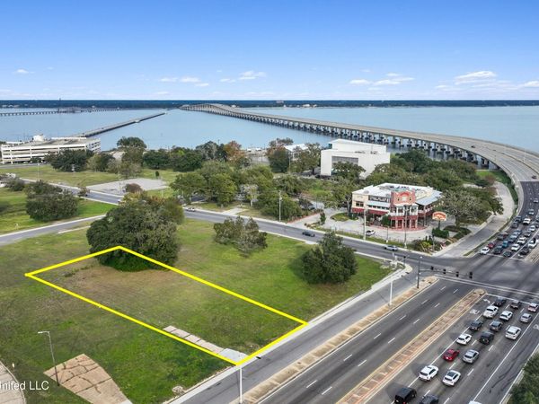 166 Beach Boulevard, Biloxi, MS 39530