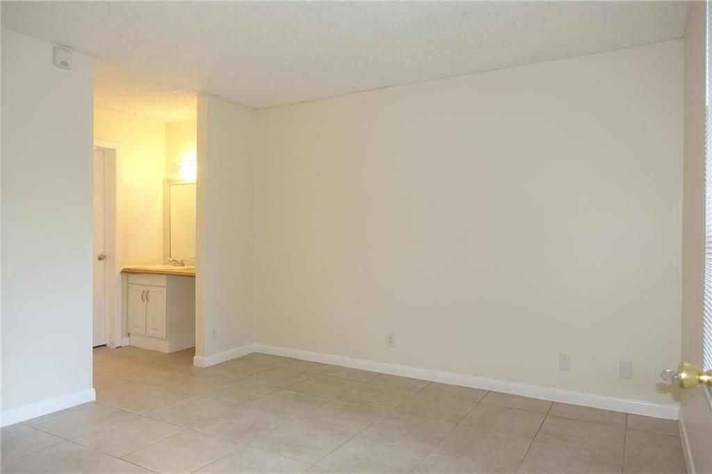 10773 Cleary Boulevard, Unit 107, Plantation, FL 33324 Photo