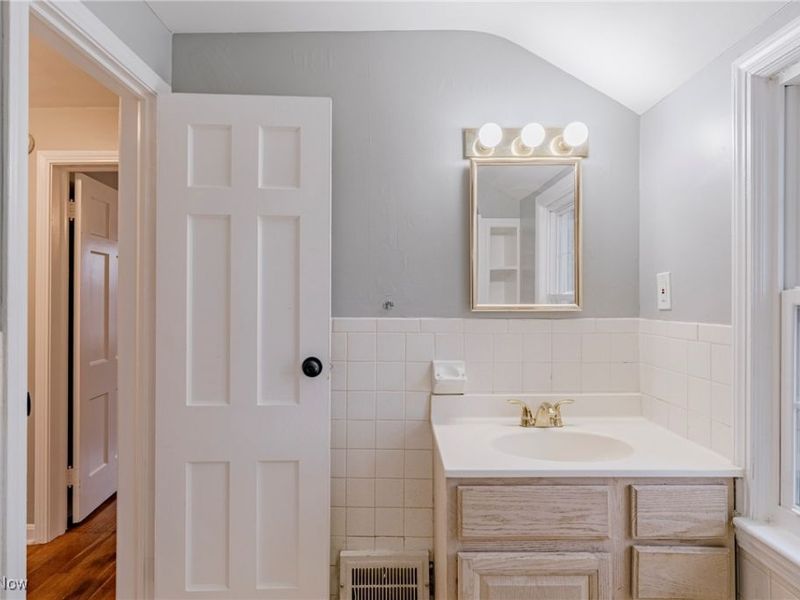 571 E 260th Street, Euclid, OH 44132 Photo 22