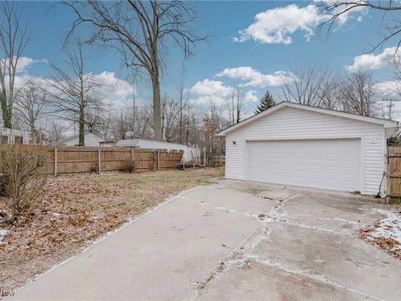 571 E 260th Street, Euclid, OH 44132 Photo 28