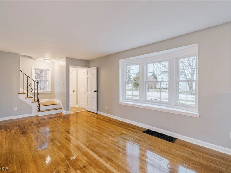 571 E 260th Street, Euclid, OH 44132 Photo 4