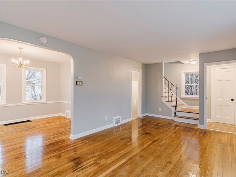 571 E 260th Street, Euclid, OH 44132 Photo 5