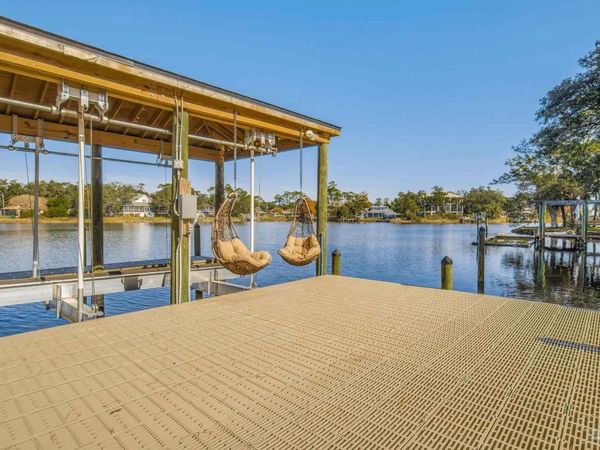 22 Lakeside Dr, Pensacola, FL 32507