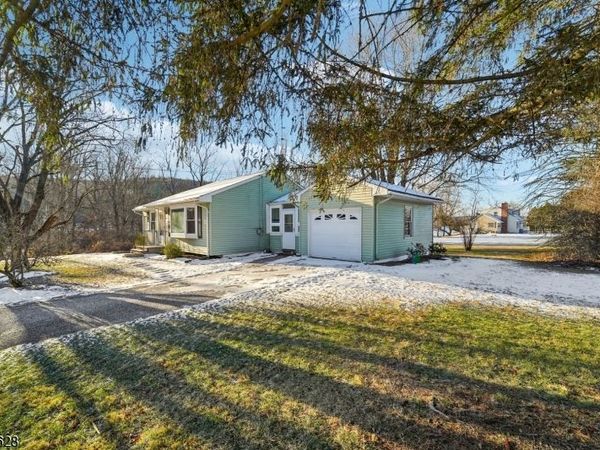 30 Scenic Dr, Green, NJ 07821