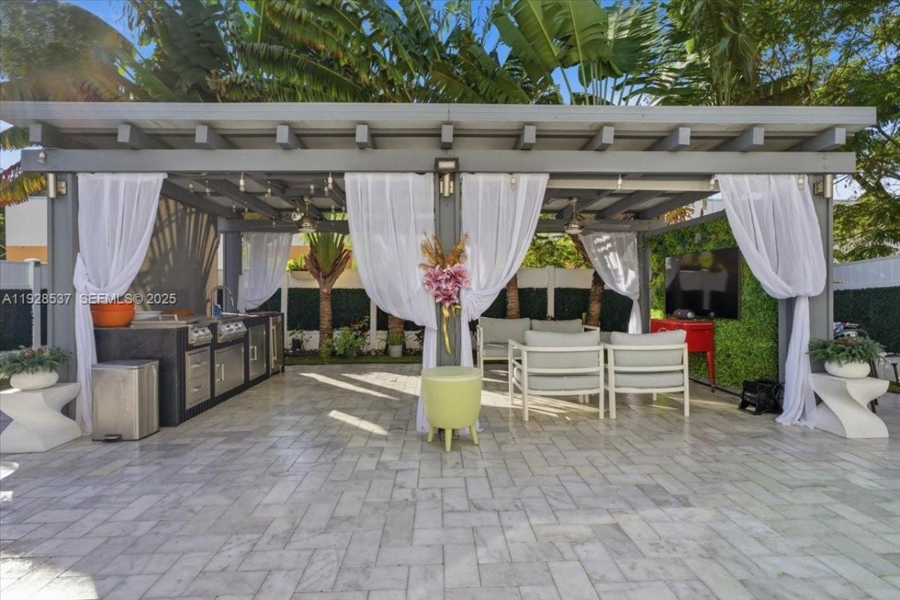 3522 W 86th Ter, Hialeah, FL 33018 Photo