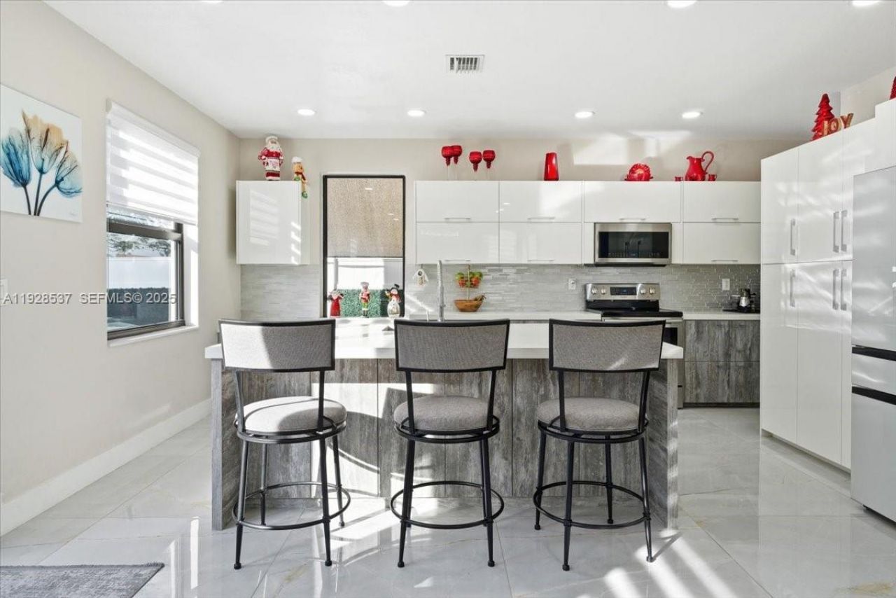 3522 W 86th Ter, Hialeah, FL 33018 Photo