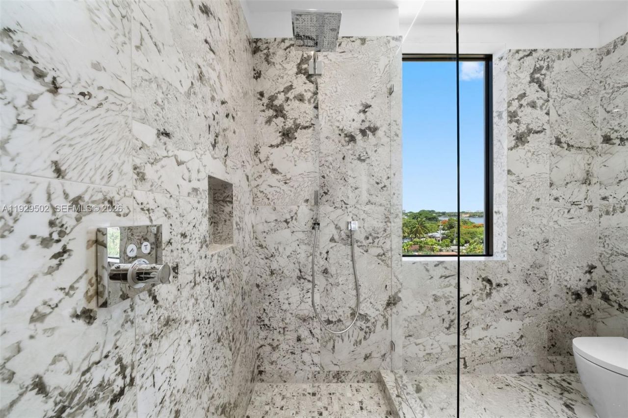 756 84th St, Unit C, Miami Beach, FL 33141 Photo