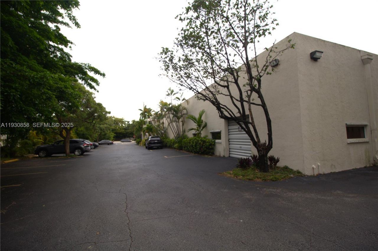 6405 NW 36th St , Virginia Gardens, FL 33166 Photo