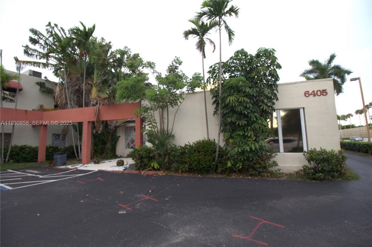 6405 NW 36th St , Virginia Gardens, FL 33166 Photo