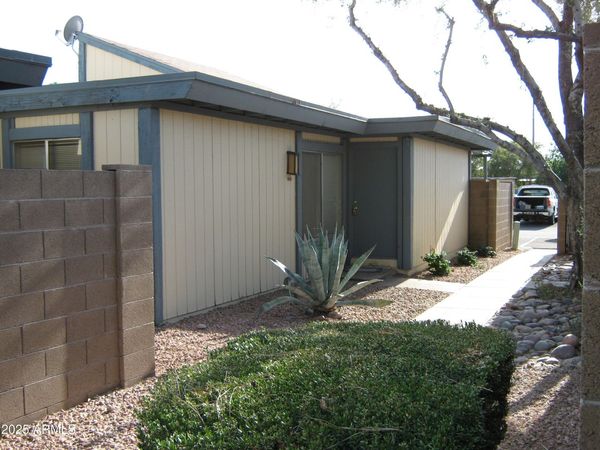 834 S CASITAS Drive, Unit B, Tempe, AZ 85281