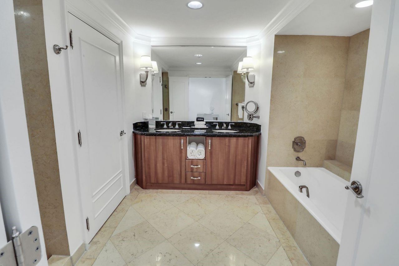 601 N Ft Lauderdale Bch Boulevard, Unit 1213, Fort Lauderdale, FL 33304 Photo