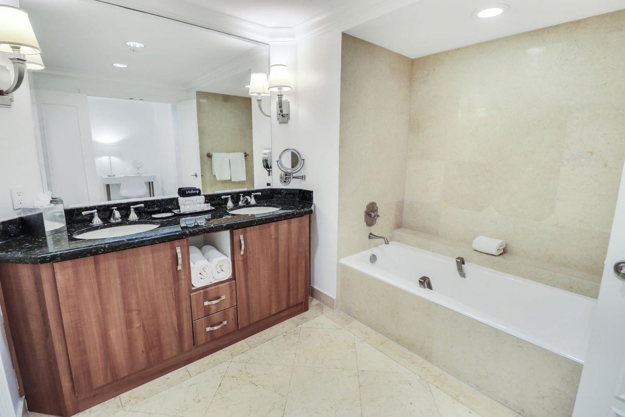 601 N Ft Lauderdale Bch Boulevard, Unit 1213, Fort Lauderdale, FL 33304 Photo