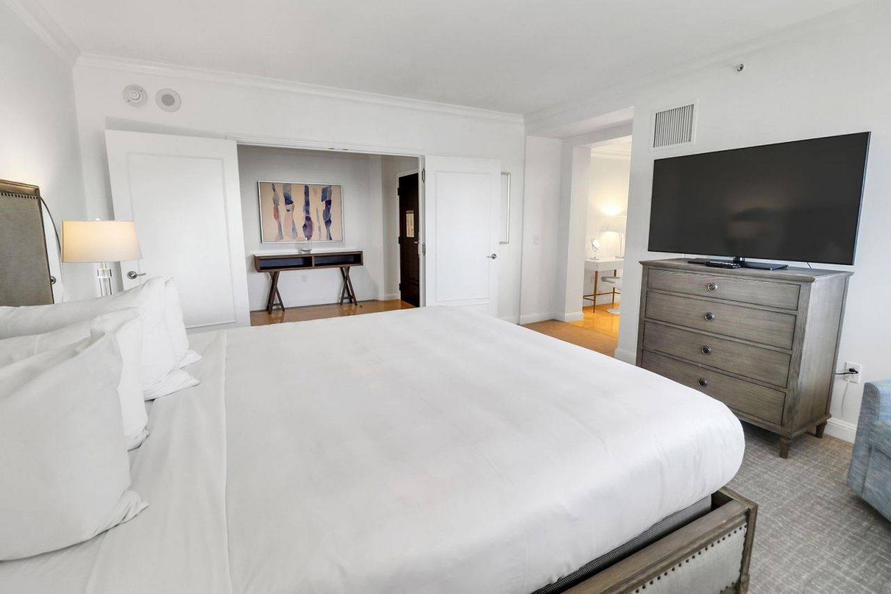 601 N Ft Lauderdale Bch Boulevard, Unit 1213, Fort Lauderdale, FL 33304 Photo