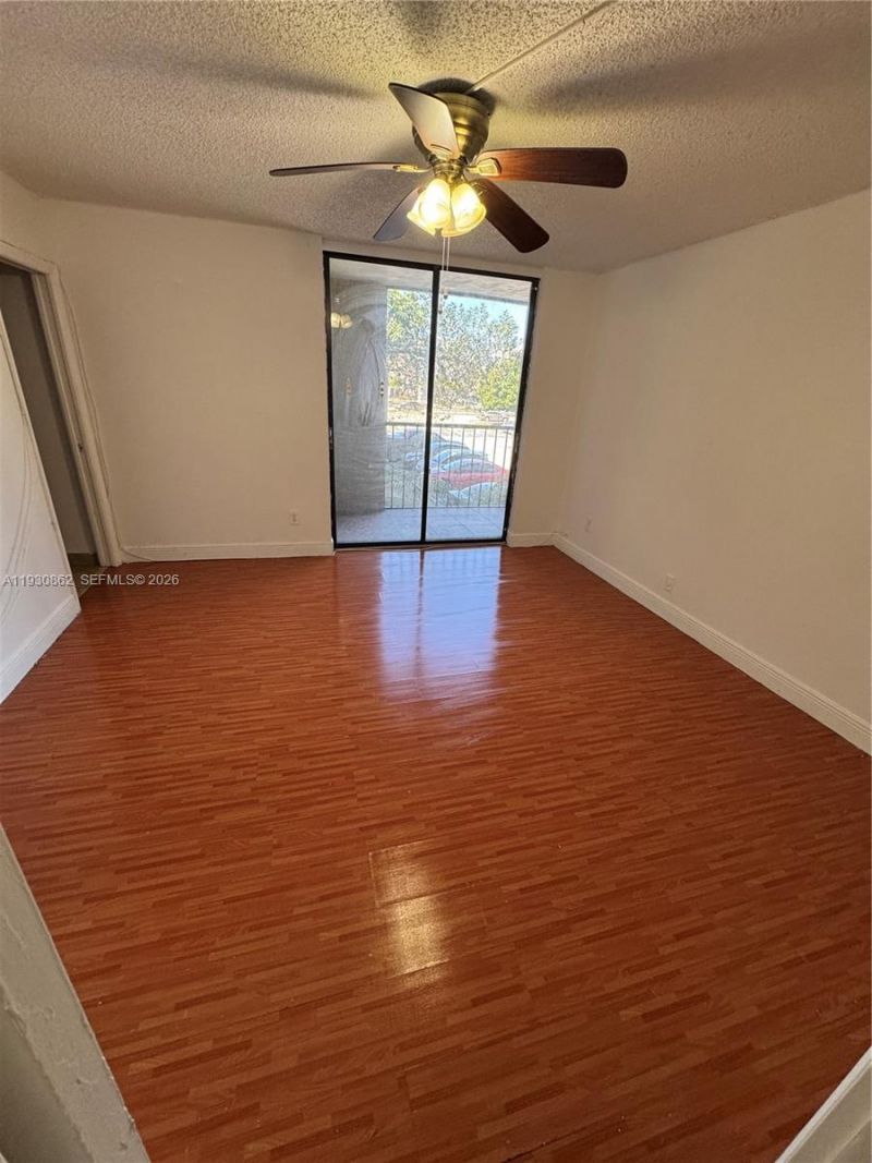 8635 NW 8th St, Unit 210, Miami, FL 33126 Photo