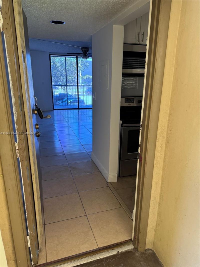 8635 NW 8th St, Unit 210, Miami, FL 33126 Photo