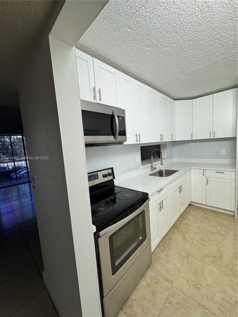 8635 NW 8th St, Unit 210, Miami, FL 33126 Photo