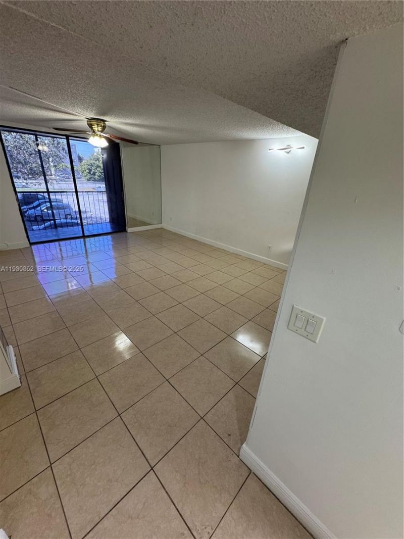8635 NW 8th St, Unit 210, Miami, FL 33126 Photo