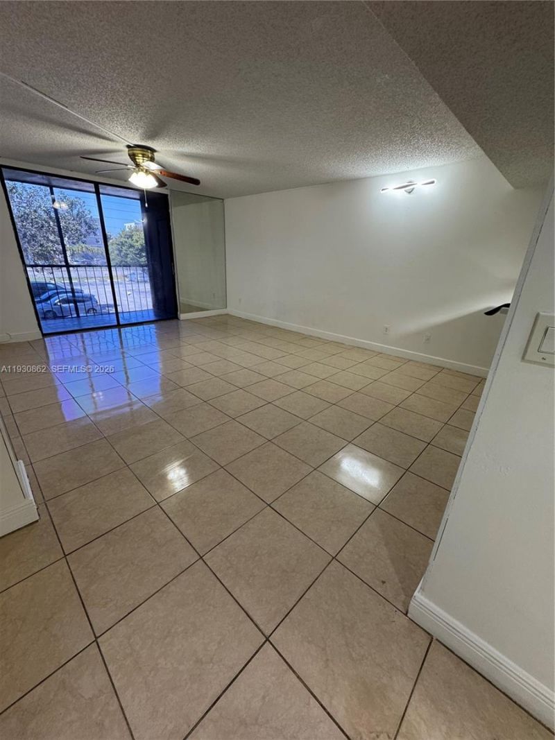 8635 NW 8th St, Unit 210, Miami, FL 33126 Photo