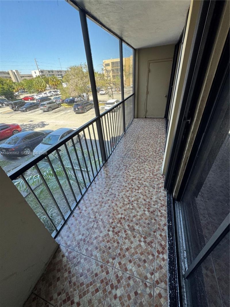 8635 NW 8th St, Unit 210, Miami, FL 33126 Photo