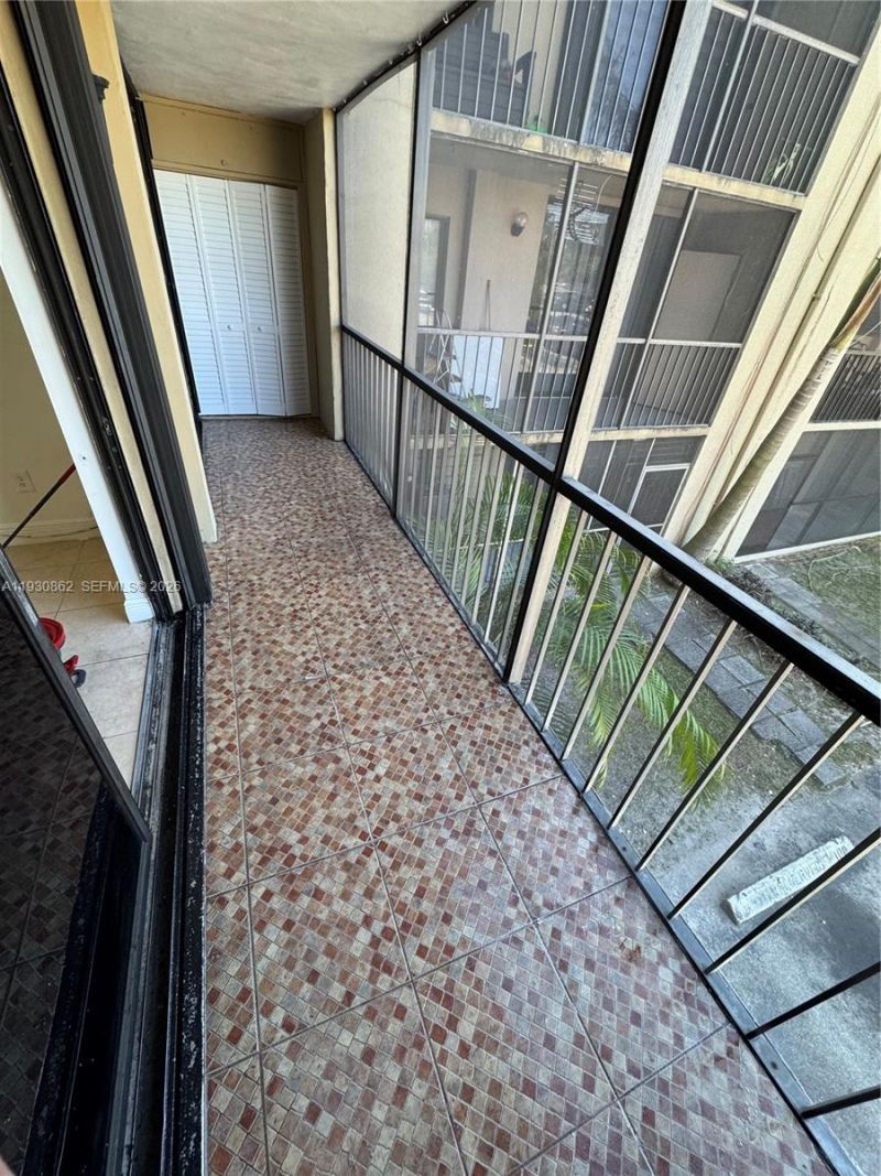 8635 NW 8th St, Unit 210, Miami, FL 33126 Photo