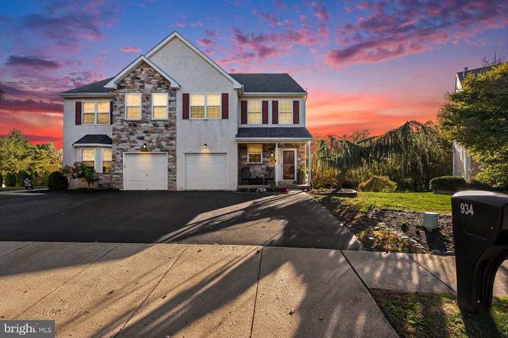 934 Heritage Drive, Norristown, PA 19403 Main Photo